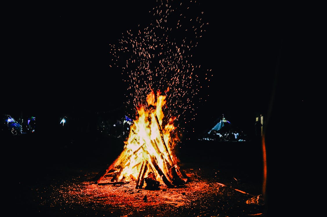 Créer une Ambiance Conviviale Autour du Feu de Camp